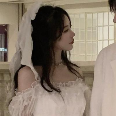 男女打扑克不盖被子